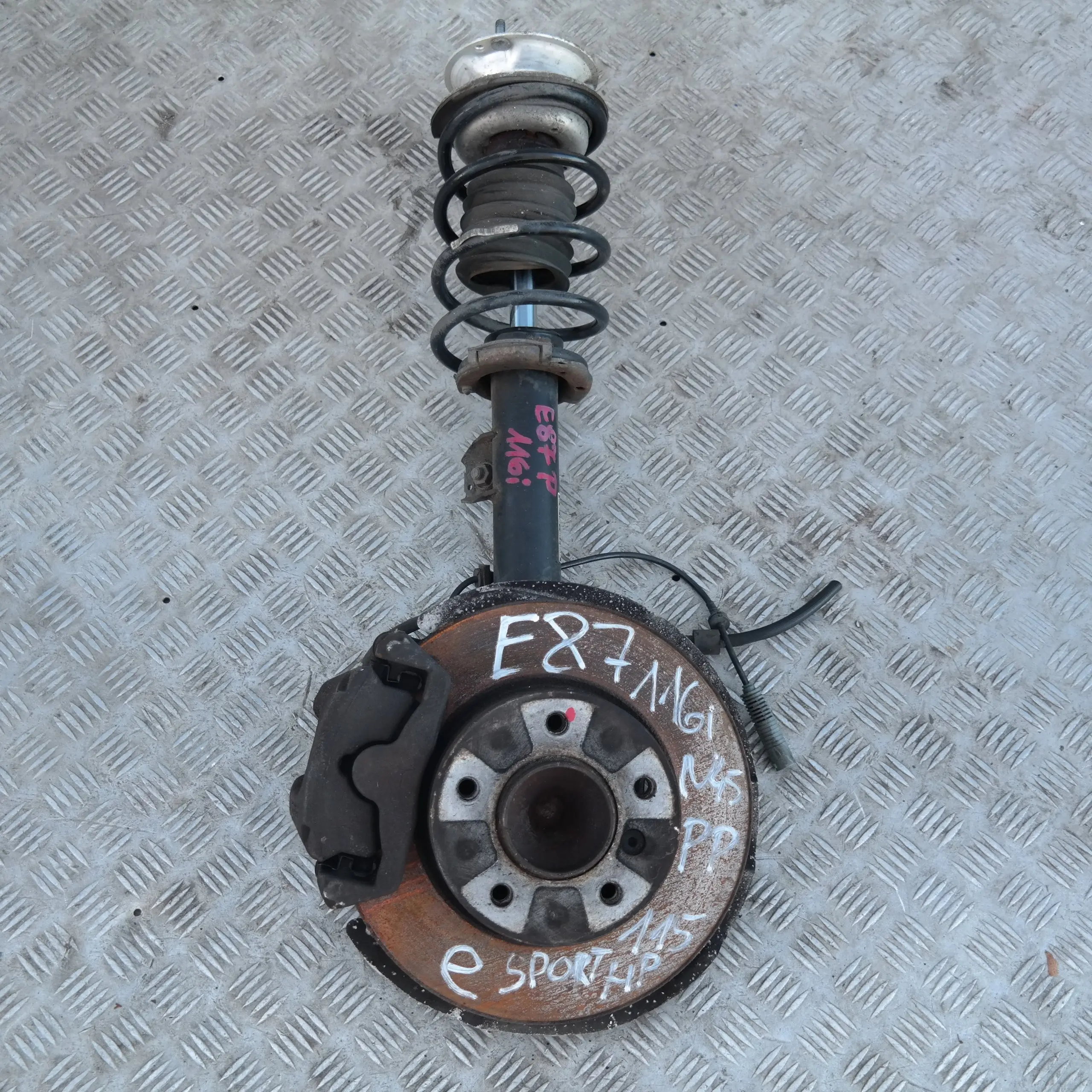 BMW 1 Series E87 116i N45 Front Right O/S Spring Strut Brake Suspension Leg Hub