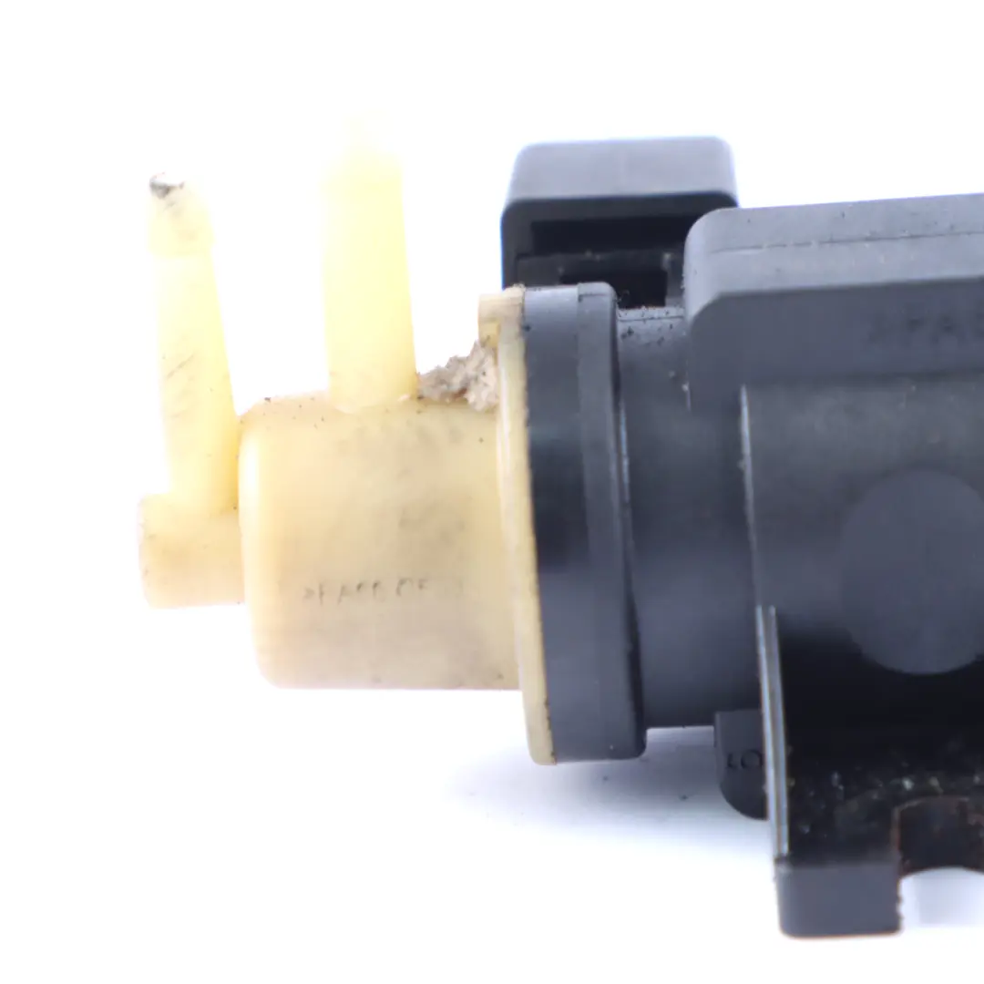 Válvula solenoide sensor de presión de turbo del Opel Insignia A 55573362