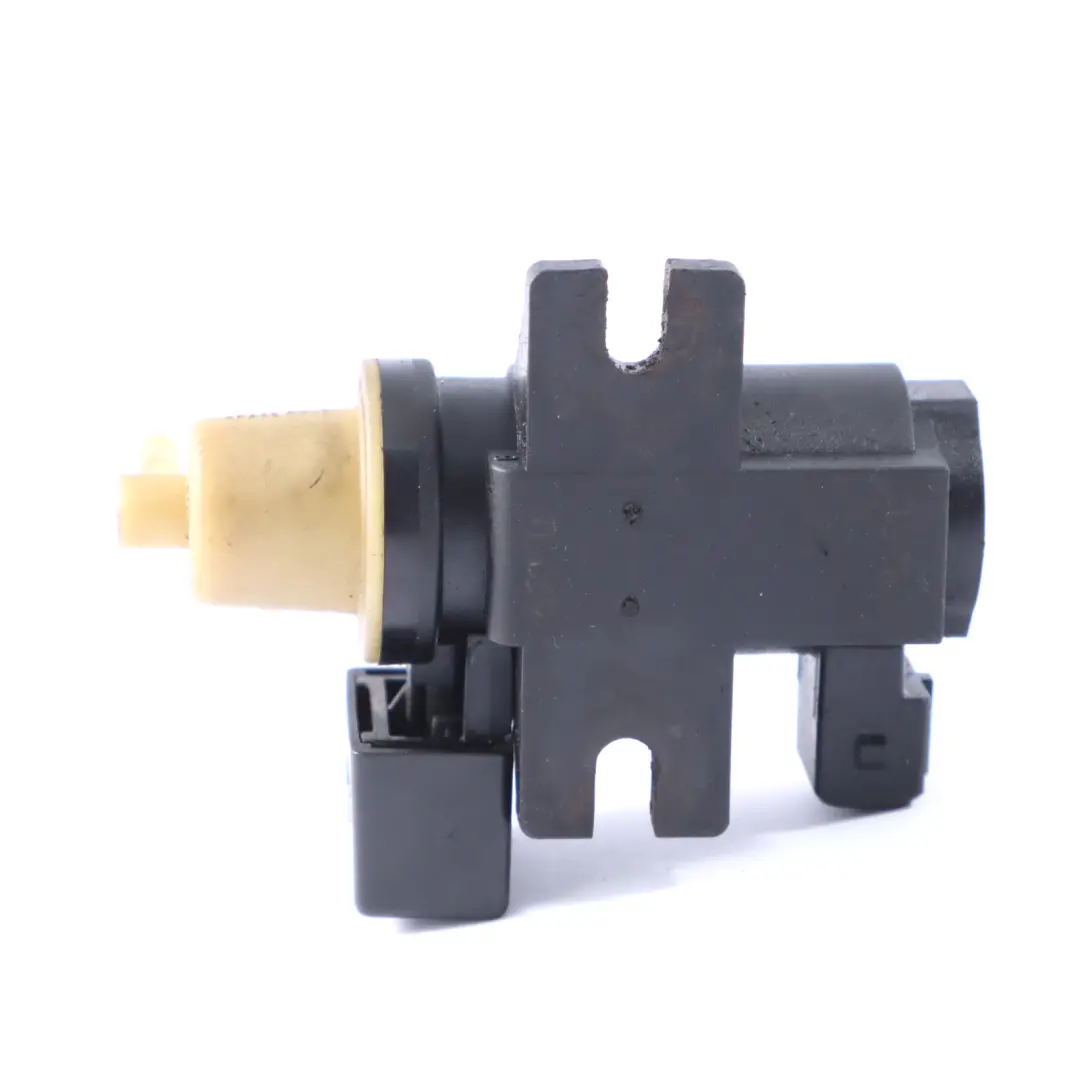 Válvula solenoide sensor de presión de turbo del Opel Insignia A 55573362