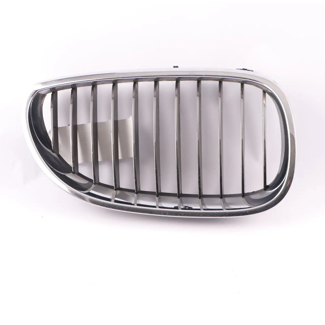 BMW E60 E61 Front Bumper Grille Kidney Right O/S Cover Chrome 7027062