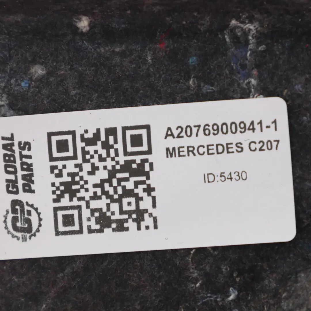 Mercedes C207 W207 Klapka Osłona Boczka Bagażnika Tył Lewy A2076900941