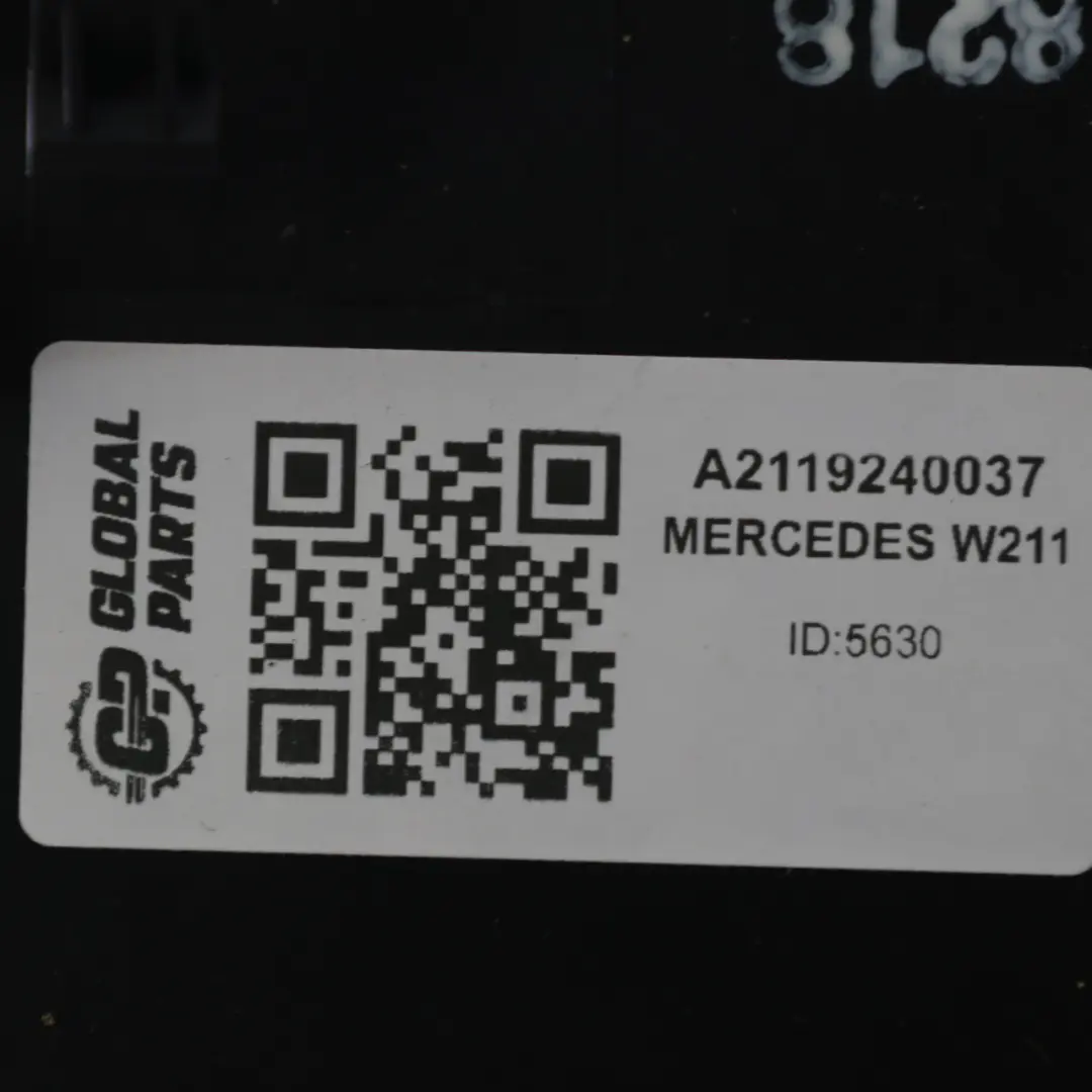 Mercedes W211 Osłona Mocowanie Podłokietnika Tylne Oparcie A2119240037