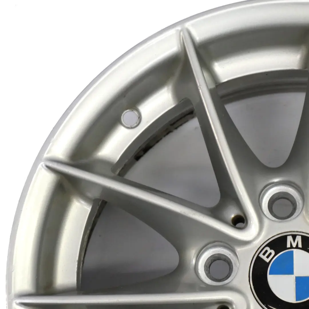 BMW E81 E87 E88 Silberne Leichtmetallfelge 16" 7J ET:44 V-Speiche 360 6795207