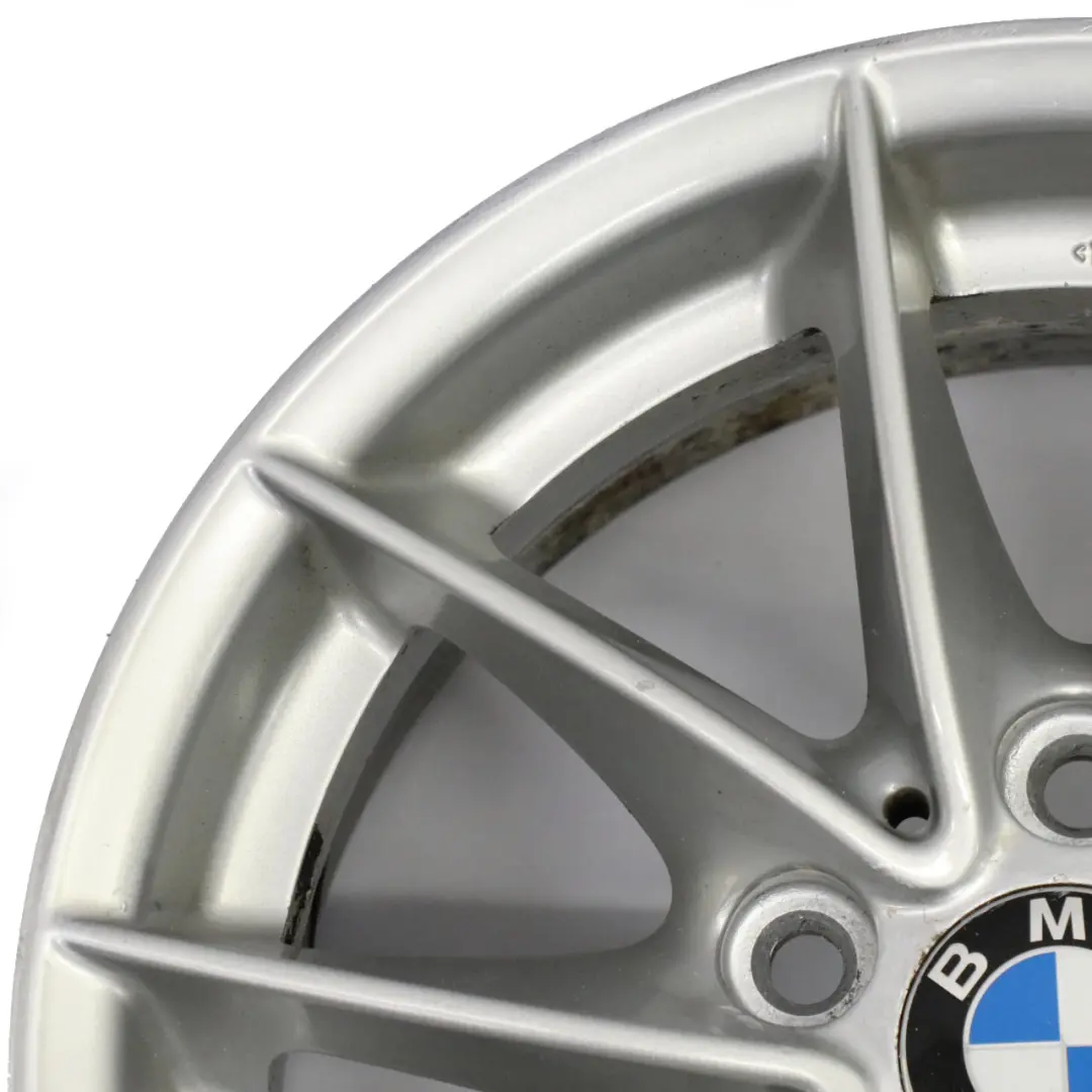 BMW E81 E87 E88 Silberne Leichtmetallfelge 16" 7J ET:44 V-Speiche 360 6795207