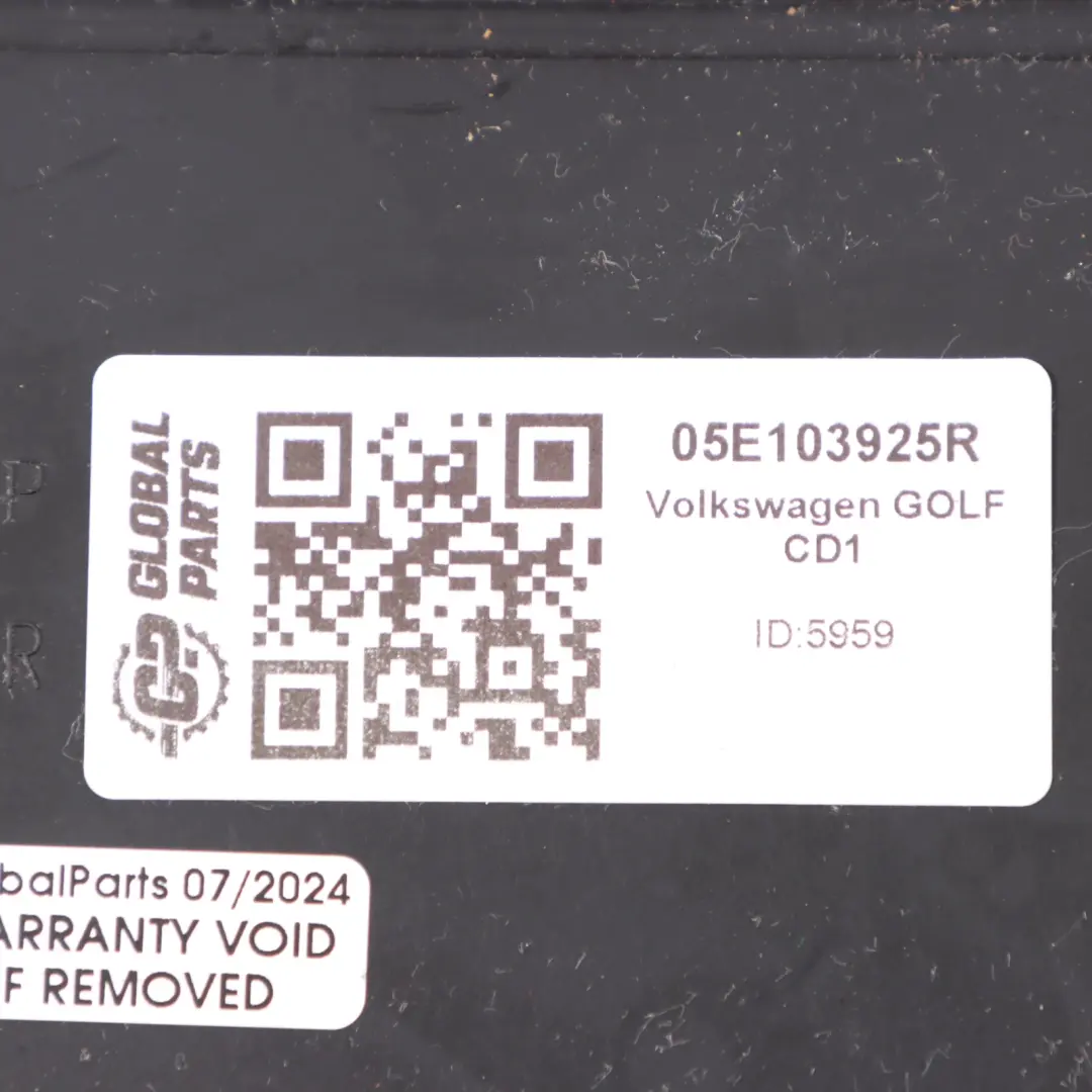 VW Volkswagen Golf 8 1.5 eTSI DFYA Motor Abdeckung Verkleidungsplatte 05E103925R