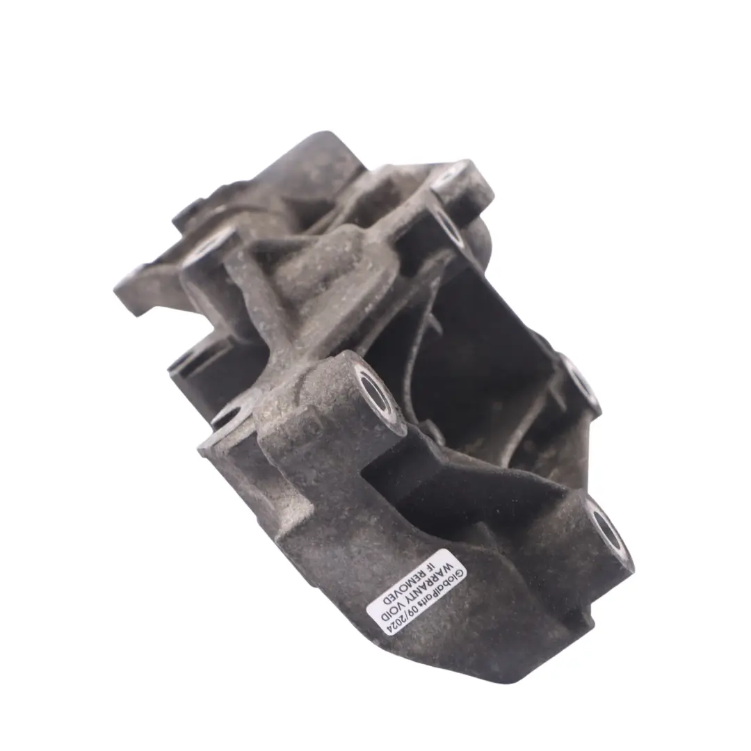 Soporte de montaje del alternador Renault Master III 8200803443