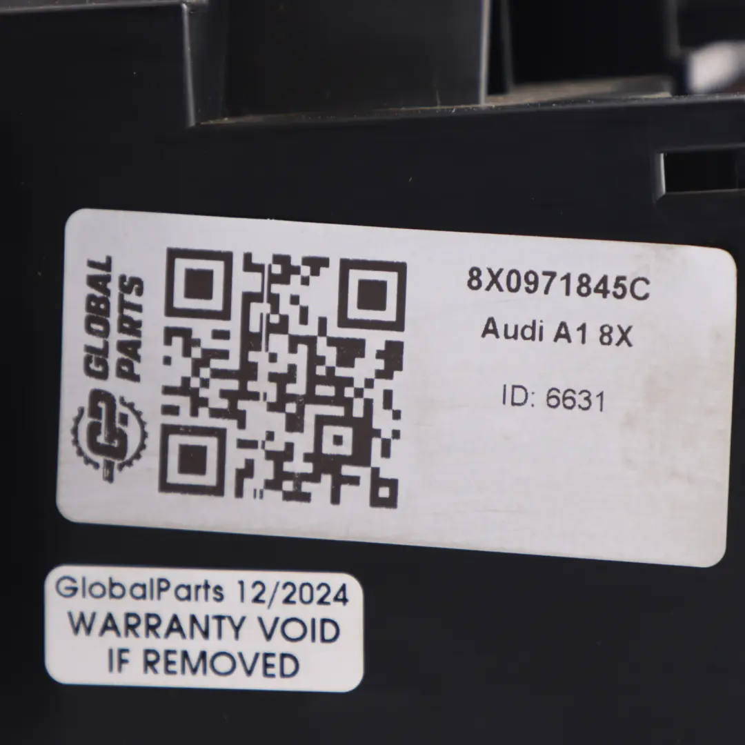 Audi A1 8X Skrzynka Bezpieczników Moduł Sterujący Uchwyt 8X0971845C