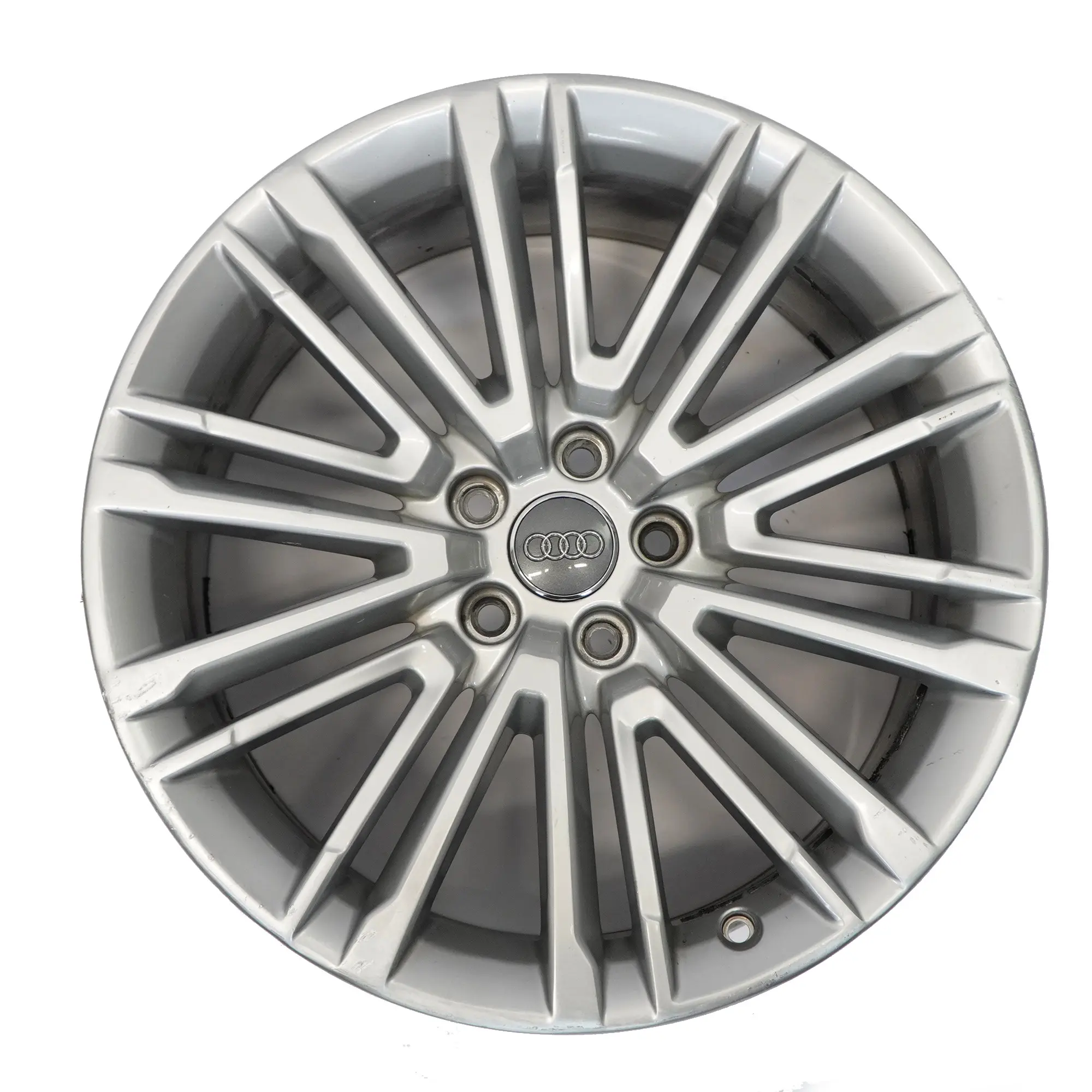 Audi A4 8W B9 Srebrna Felga Aluminiowa 19" 8,5J ET:40 8W0601025BE