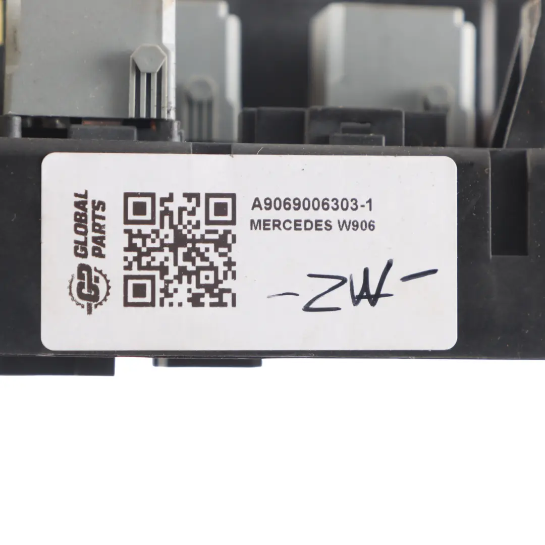 Mercedes W906 Fuse Box SAM Module Control Unit ZGS Temic A9069006303