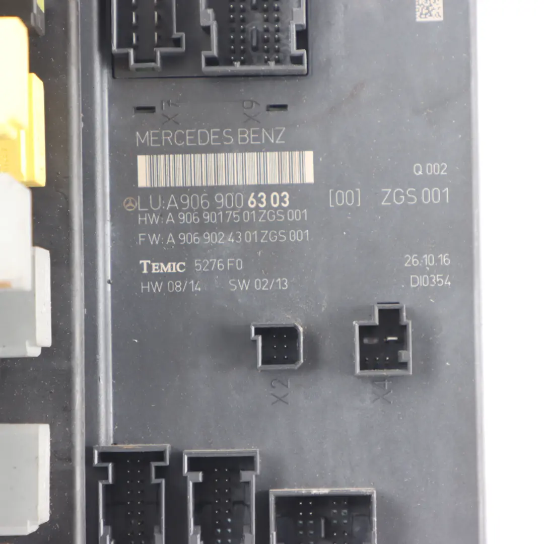 Mercedes W906 Fuse Box SAM Module Control Unit ZGS Temic A9069006303
