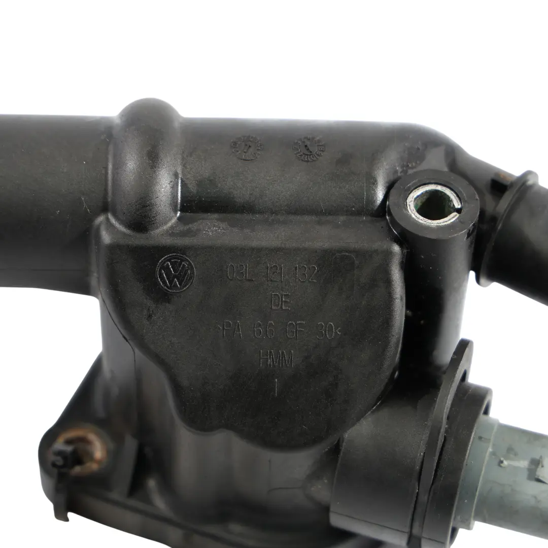 Audi A3 8P 2.0 TDI CBAB Carcasa Del Termostato Refrigerante Brida 03L121132DE