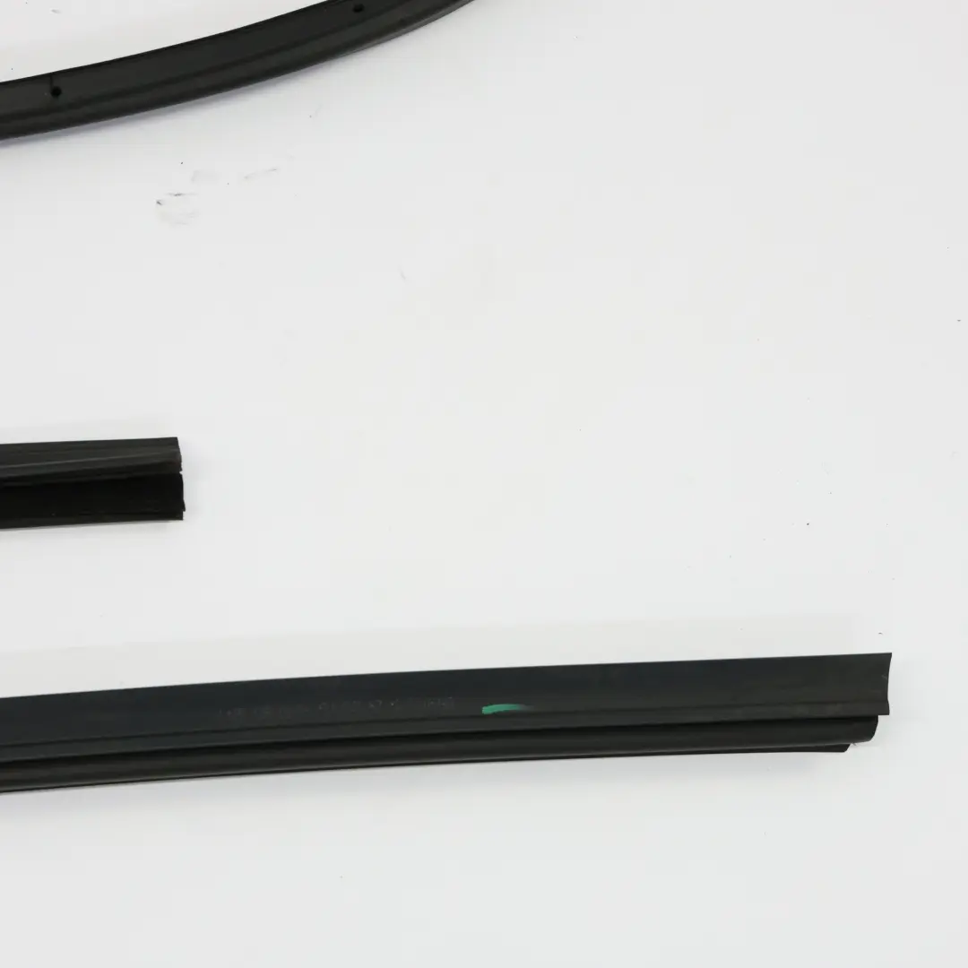 Audi A4 B6 Cabriolet Front Door Seal Right O/S Exterior Rubber Gasket 8H0837912E