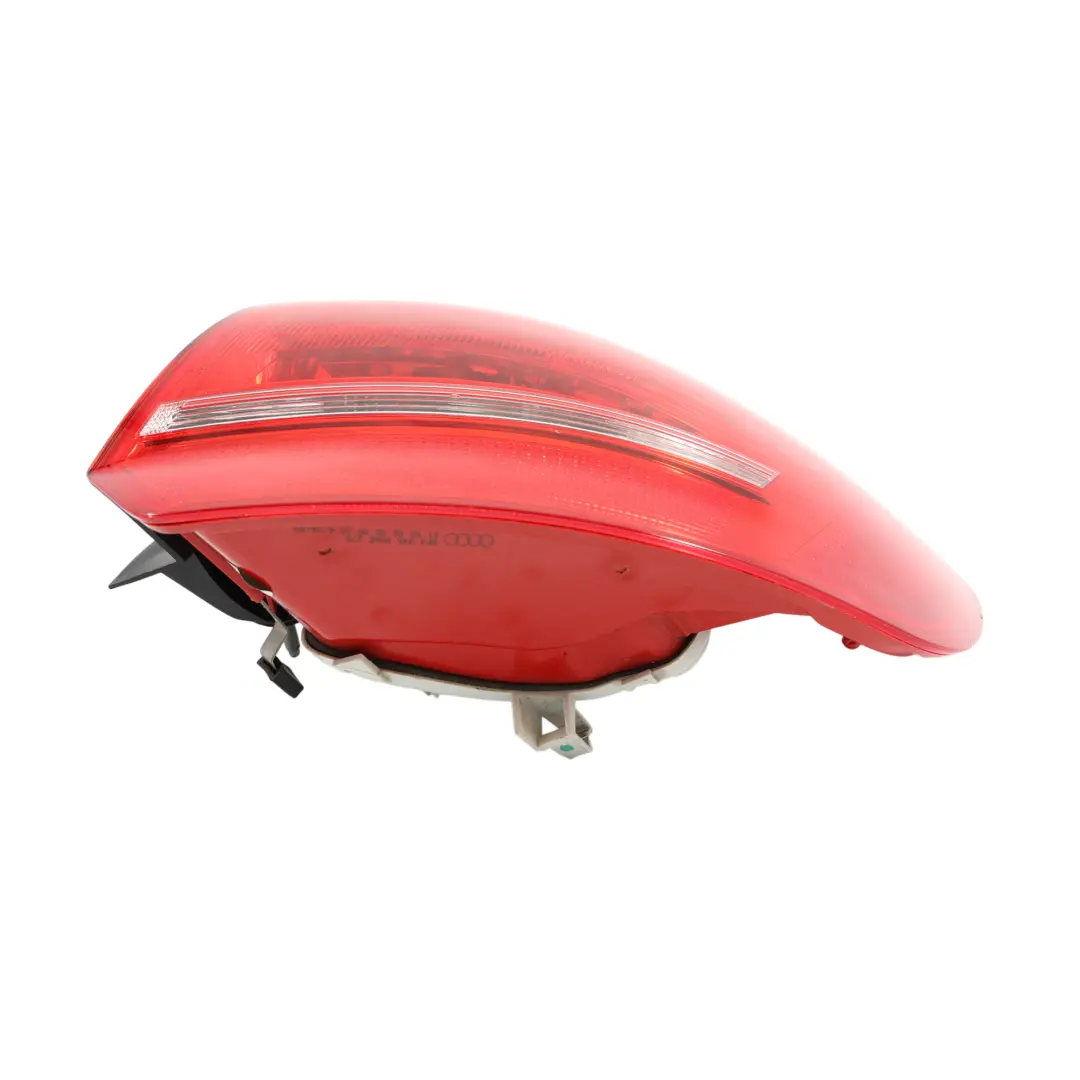 Audi A3 8P Feu Arrière Droit Pour Couvercle De Coffre Hayon Extérieur 8P4945096E