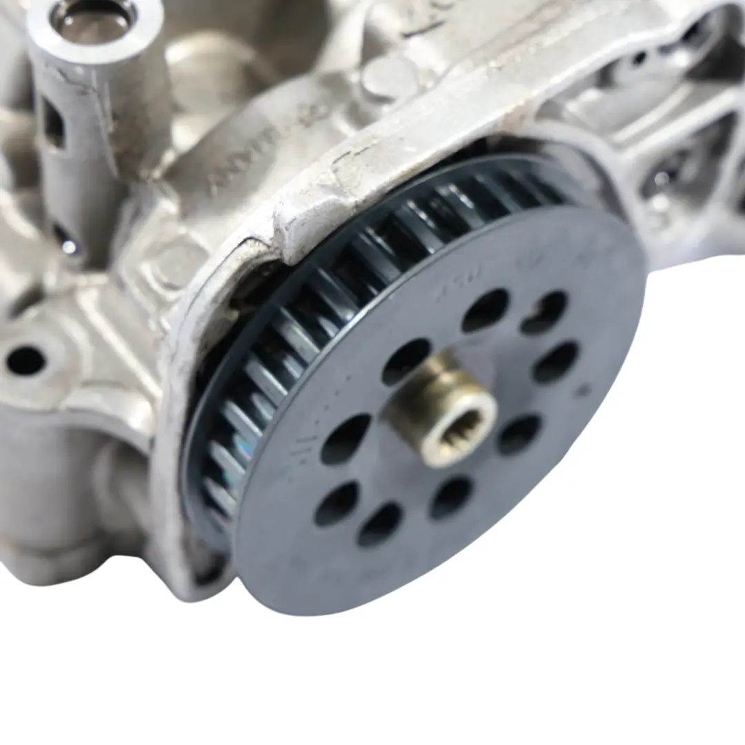 Audi A5 8T 2.0 TDI CSUB Diesel Motor Öl Pumpe 04L145208J