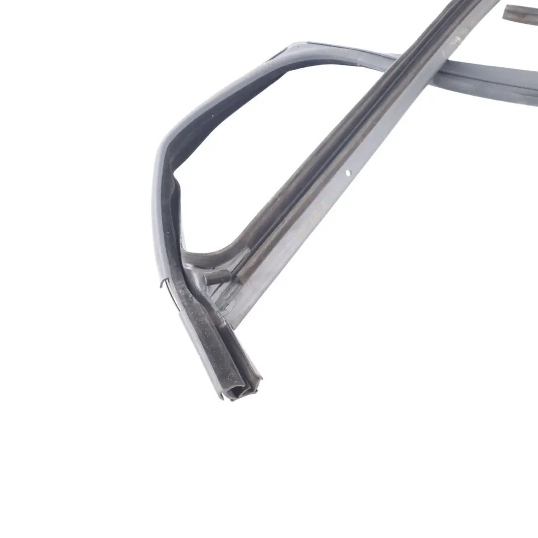 1Z Rear Door Window Glass Seal Gasket Right O/S AS2 Skoda Octavia II - SKU 1Z5845210 - Part number 1Z5845210