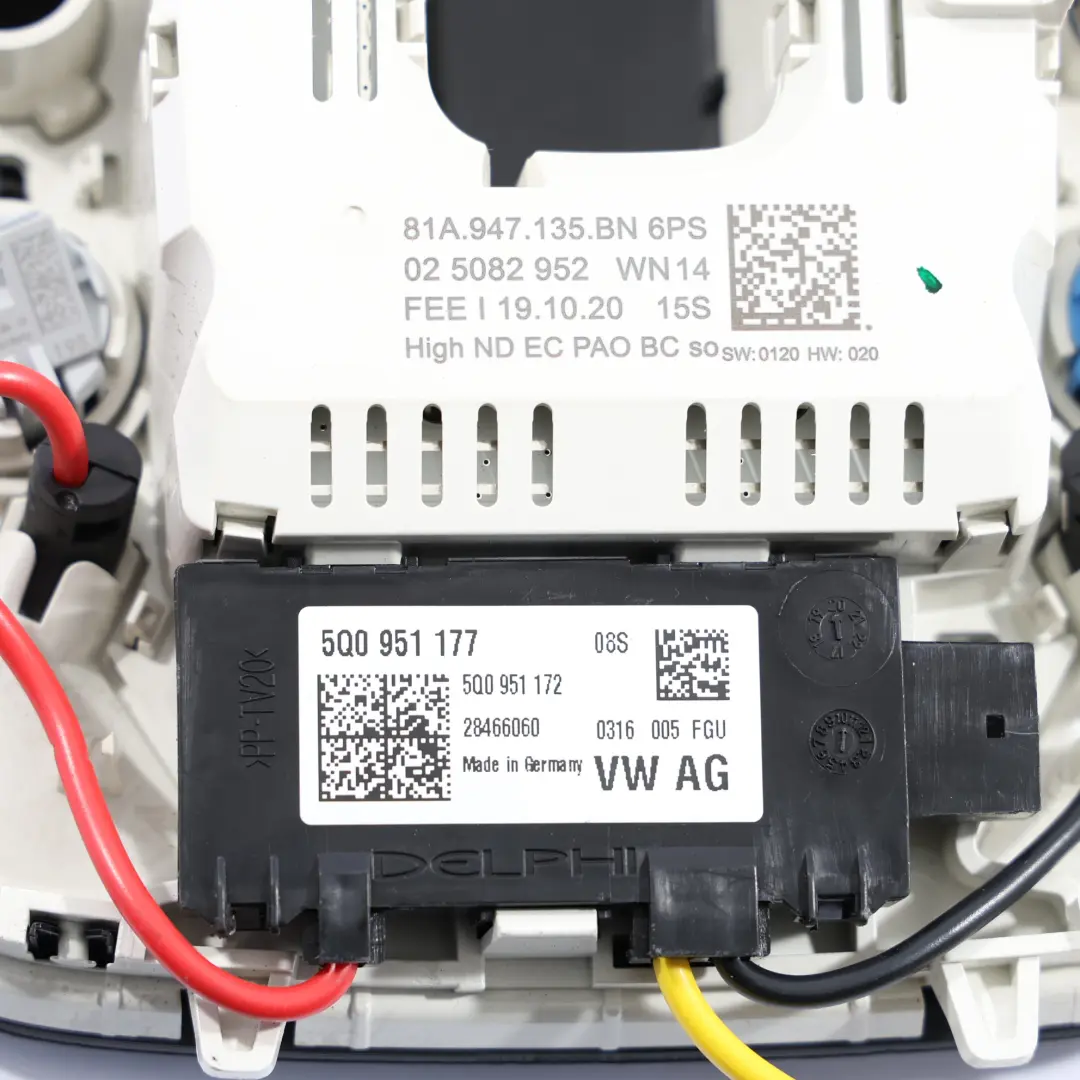 Audi Q2 GA Lampka Oświetlenie Podsufitki Przód Czarny 81A947135BN