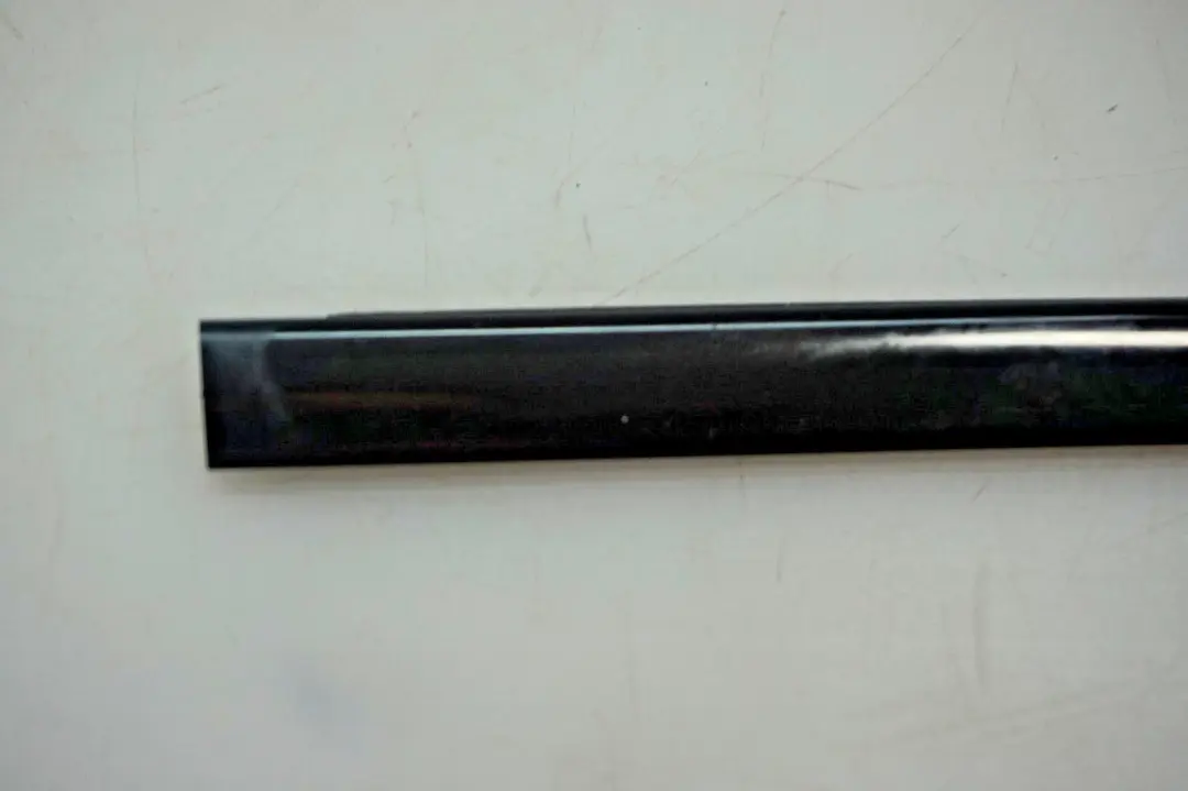 BMW X5 Series E53 Finisher Side Window Rear Left N/S schwarz 8402587