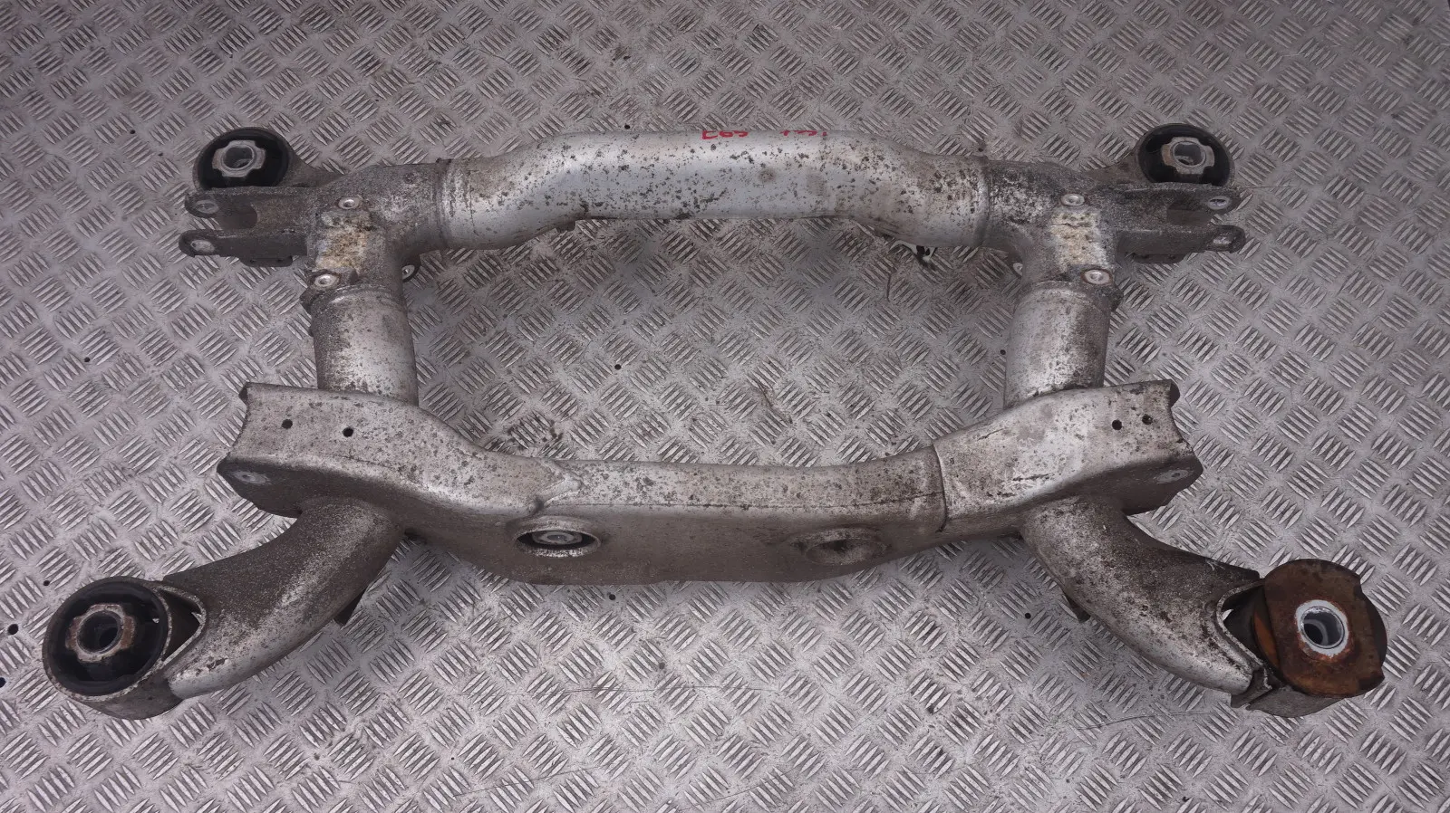 BMW 7 Series E65 E66 Rear Axle Carrier Subframe Beam Carrier 6750555 6750556