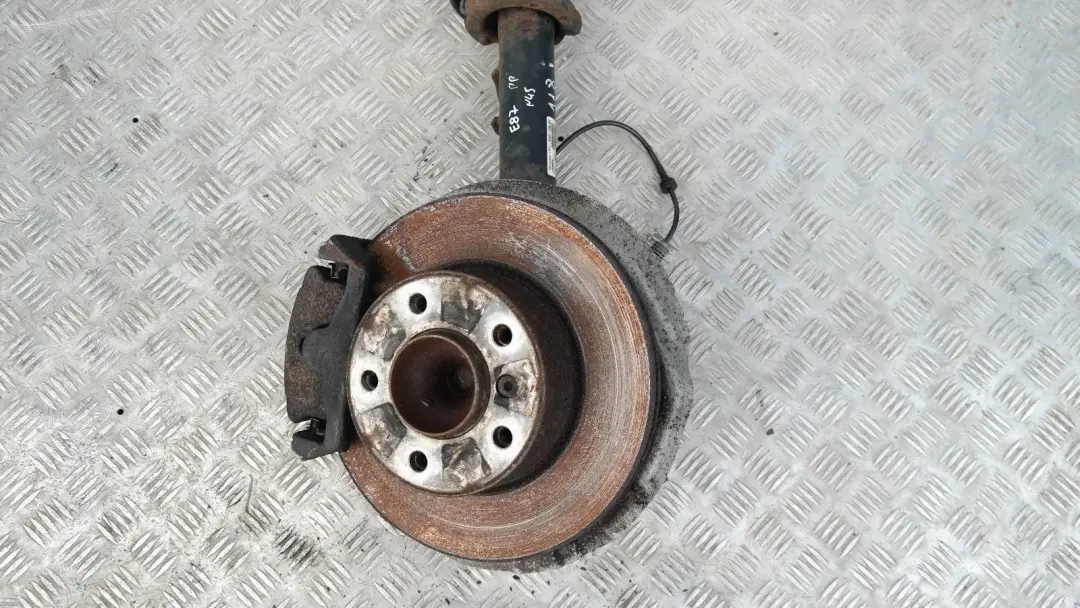 BMW E87 118i Pierna Delantera Derecha Muelle Strut Suspensión Cubo Eje Freno