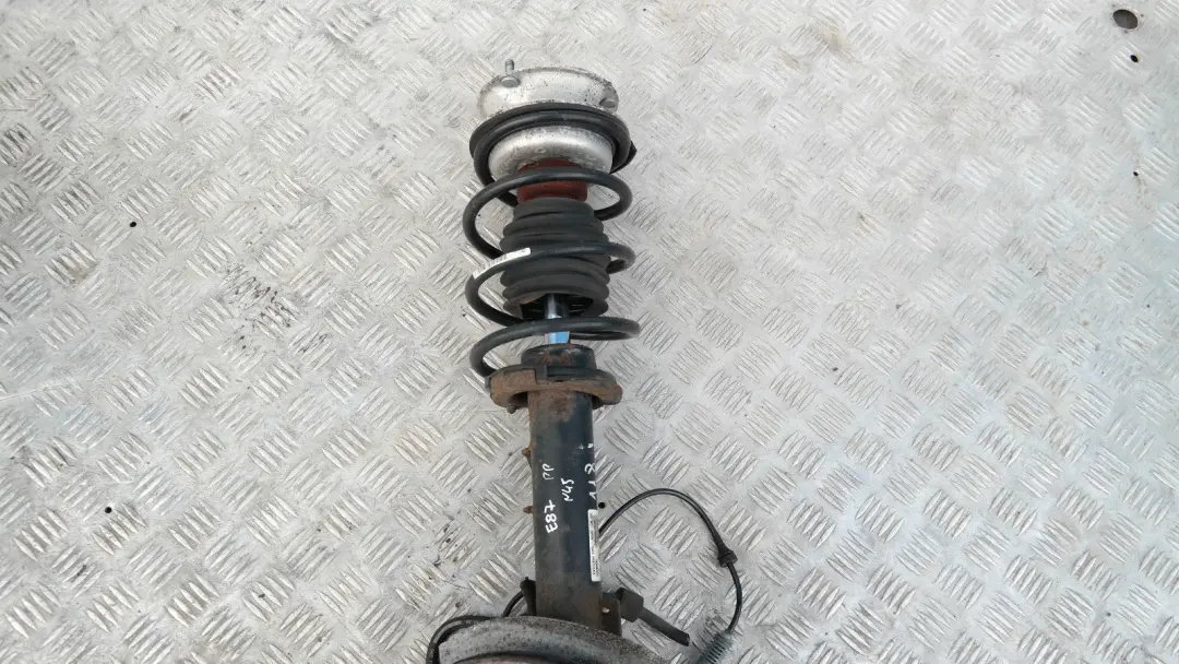 BMW E87 118i Pierna Delantera Derecha Muelle Strut Suspensión Cubo Eje Freno