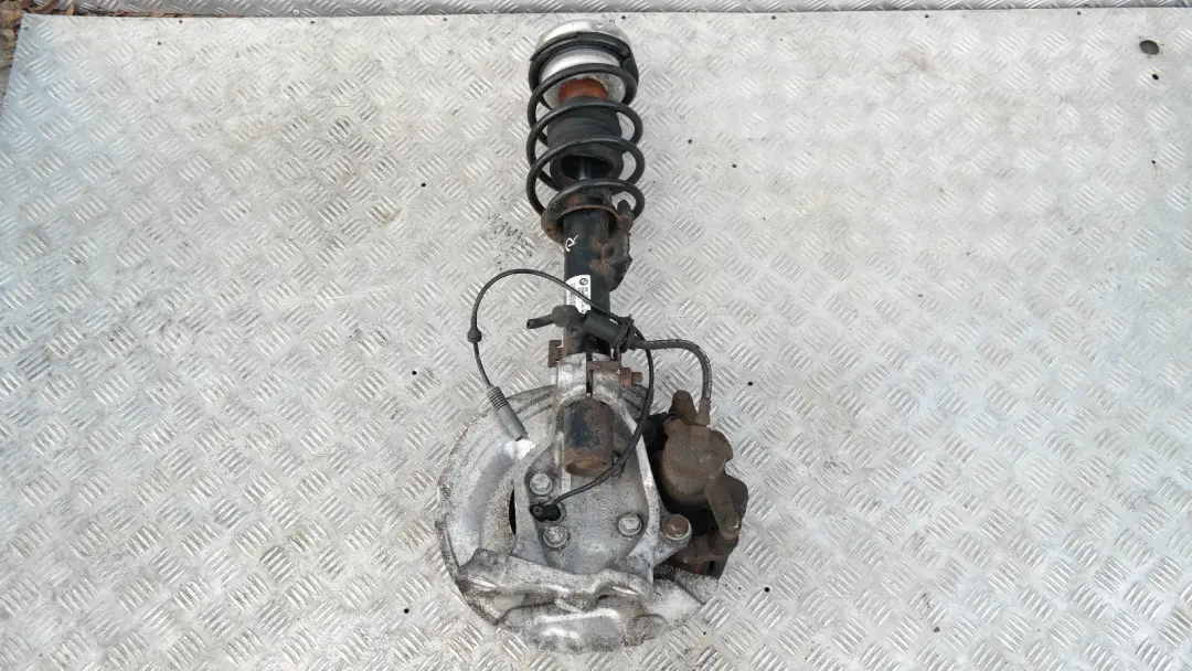 BMW E87 118i Pierna Delantera Derecha Muelle Strut Suspensión Cubo Eje Freno