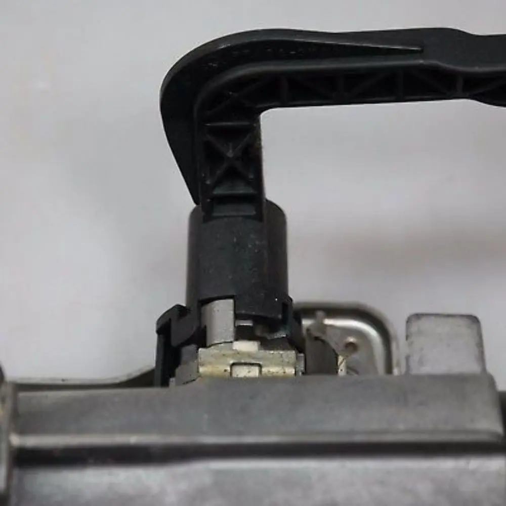 BMW 1 Series E87 Manually Adjustable Steering Column 4 Pins Lock 6770714