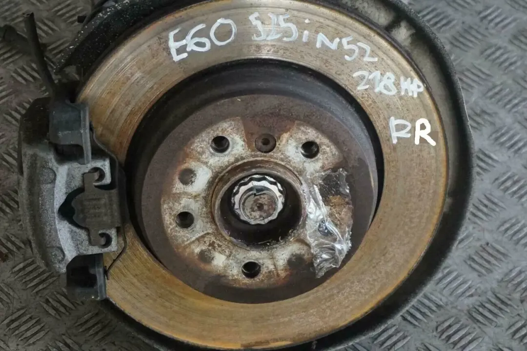 BMW E60 525i N52 Trasero Derecho Cubo Pierna Portador Pinza De Disco De Freno