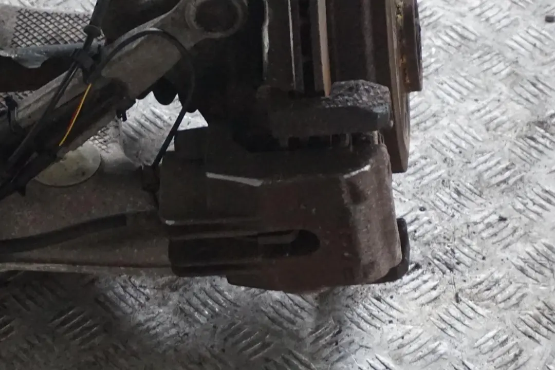 *BMW 5 Reihe E60 520i M54 Schwenklager Radträger Bremssattel Hinten Rechts