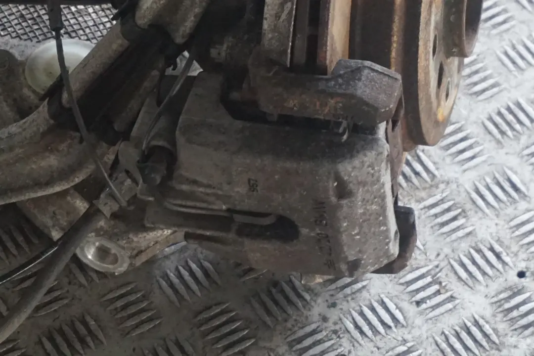 BMW E61 520d N47 Rear Right O/S Output Shaft Suspension Leg Wheel Carrier