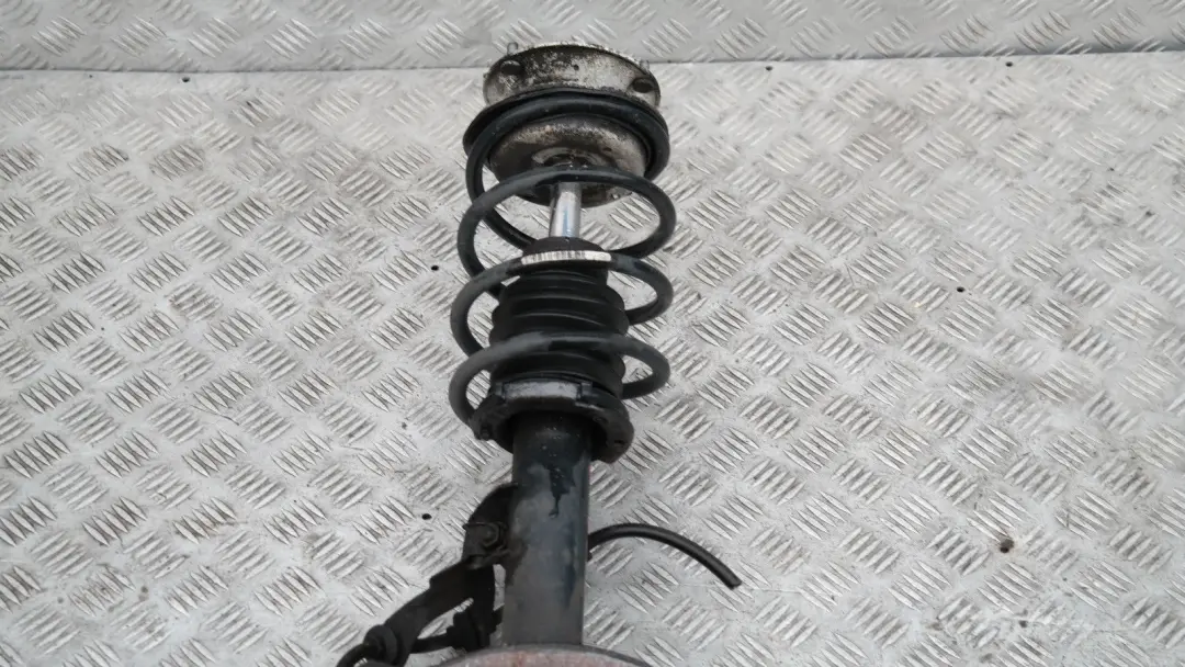 BMW 3 Series E90 320D N47 FRONT RIGHT O/S SPRING STRUT LEG SUSPENSION BRAKE