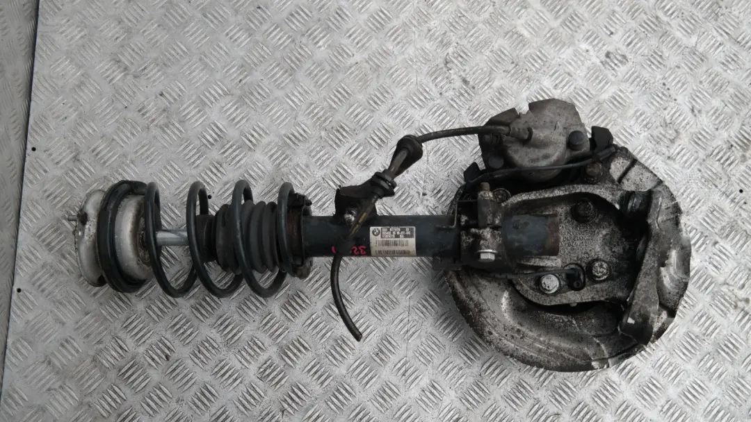 BMW 3 Series E90 320D N47 FRONT RIGHT O/S SPRING STRUT LEG SUSPENSION BRAKE