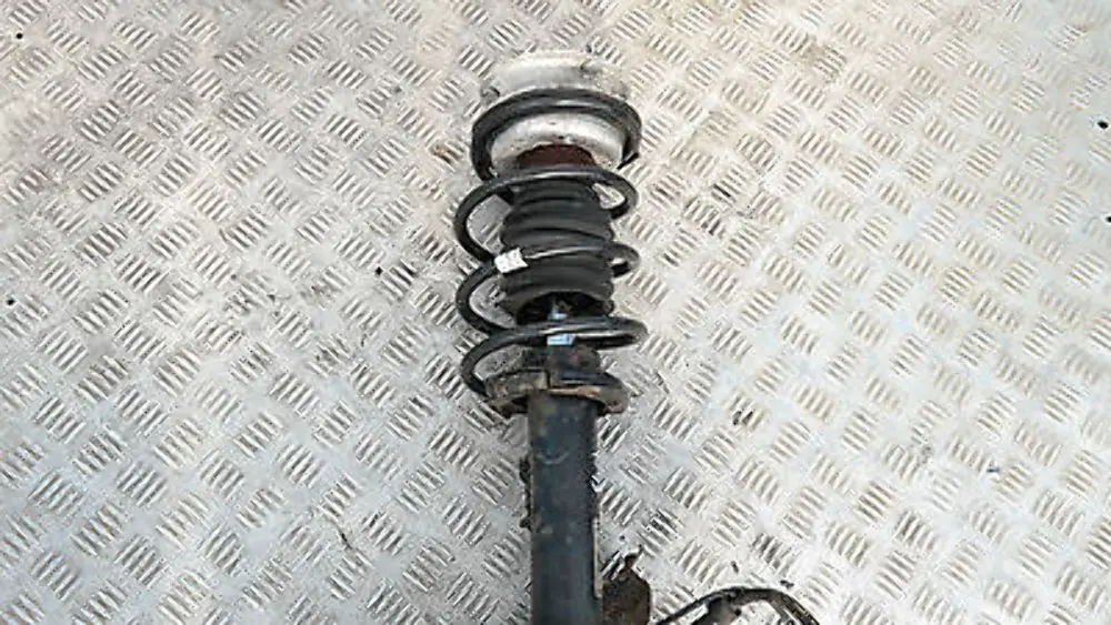 BMW 1 Series 4 E87N LCi 116i Front Right O/S Spring Strut Brake Suspension Axle