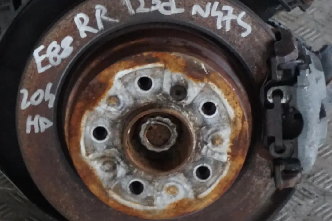 BMW E88 123d N47S Federbein Stossdämpfer Bremssattelgehäuse Hinten Rechts