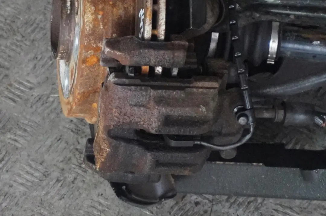 BMW E93 320i N43 Trasero Derecho Suspensión Pierna Eje Freno Cubo Manual