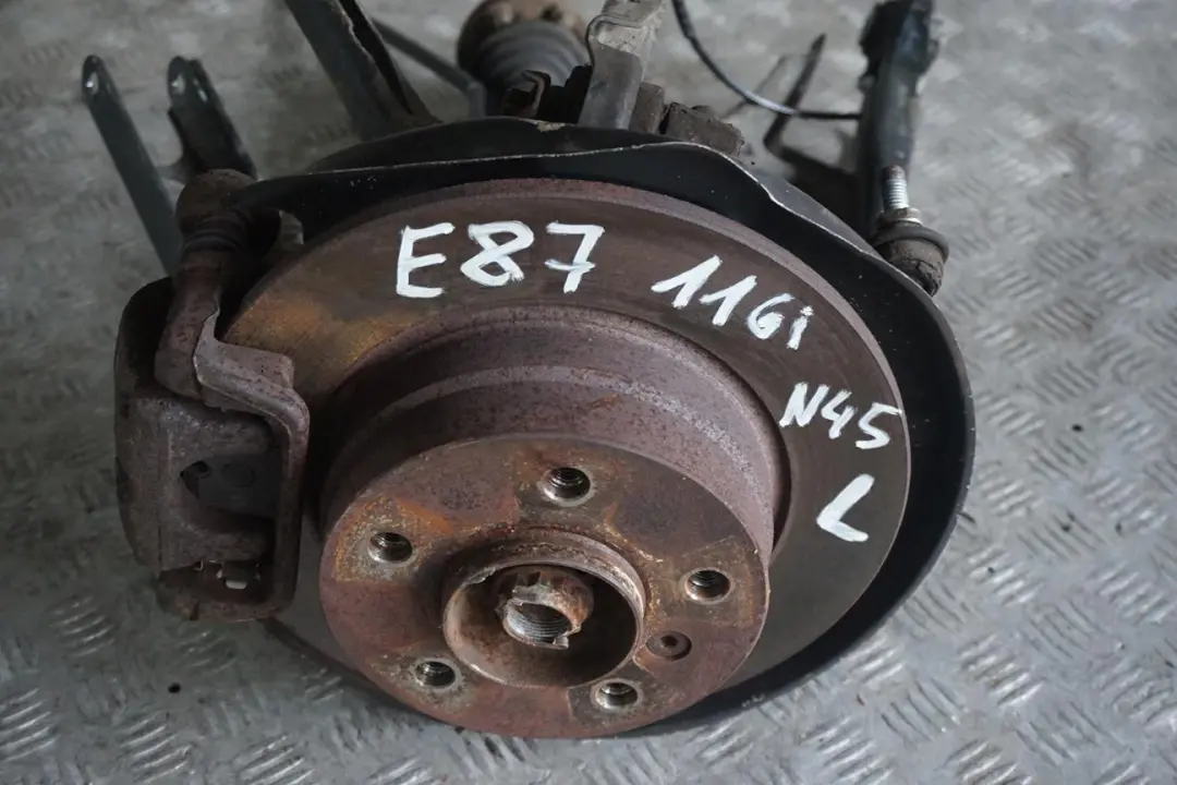 BMW E87 116i N45 Trasero Izquierdo Resorte Pierna Freno Calibre Suspension Hub