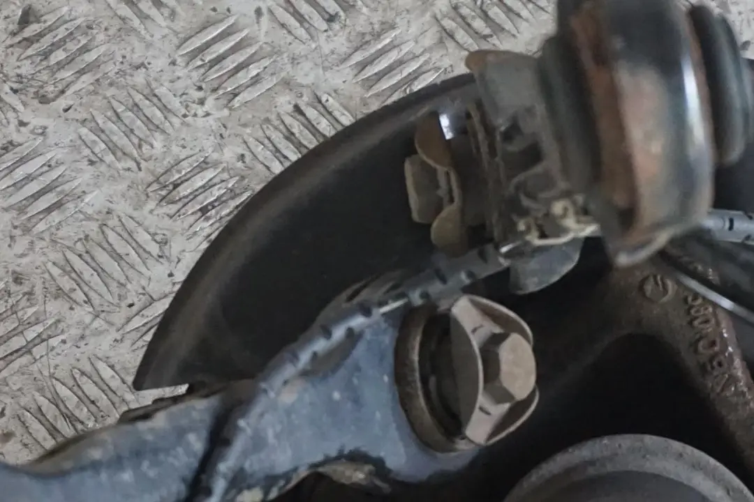 BMW 1 E87 120d M47N2 Hinten Rechts Aufhängung Bein Achse Bremsscheibe