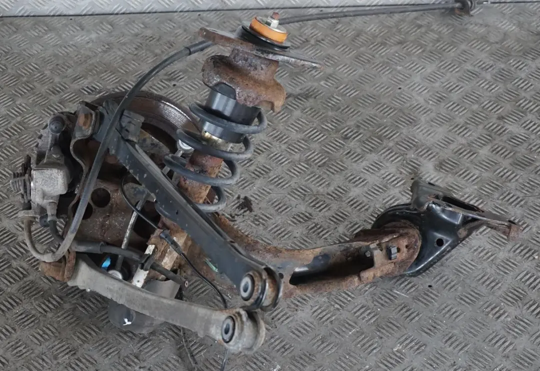 BMW Mini R52 Cabrio W10 1.6 116 hp Rear Left N/S Leg Brake Suspension Hub