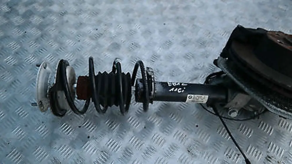 BMW E81 116i N43 Delantero Izquierdo Freno Muelle Pata Suspension Buje Eje