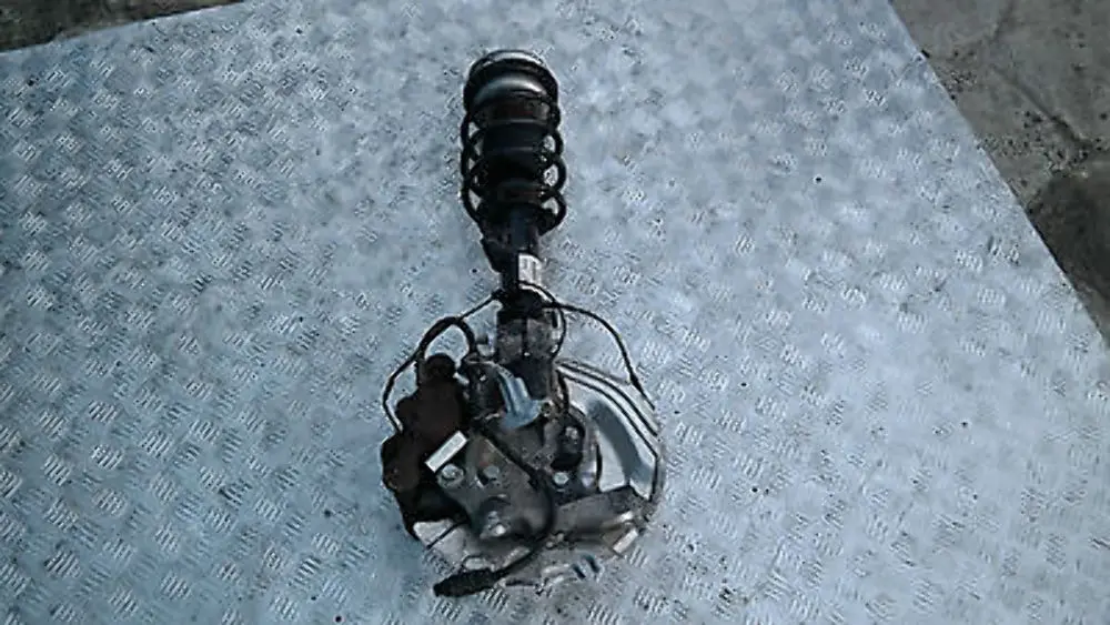 BMW E81 116i N43 Delantero Izquierdo Freno Muelle Pata Suspension Buje Eje