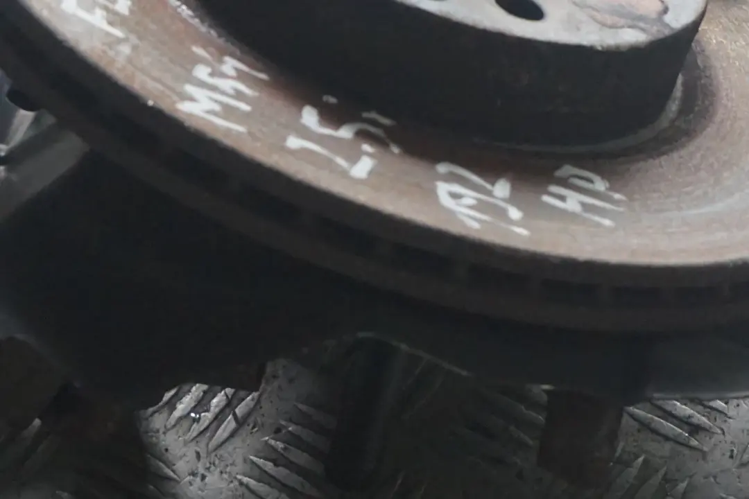 BMW Z4 Series E85 2.5i M54 Front Left N/S Suspension Leg Brake Disc Axle