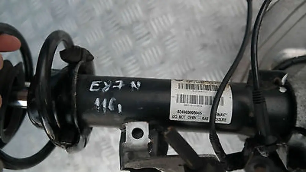 BMW E87 LCI 116i N43 Delantero Izquierdo Muelle Strut Freno Suspensión Pierna