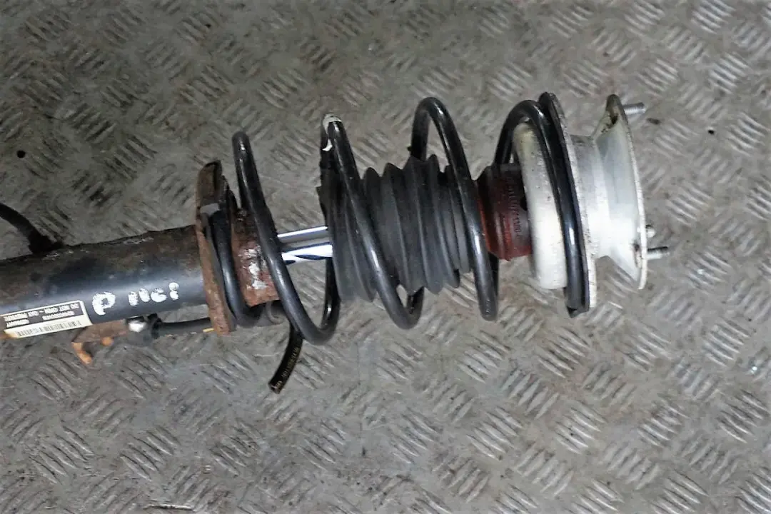 BMW E87 116i N45 Delantero Derecho Muelle Strut Freno Pinza Suspensión Eje