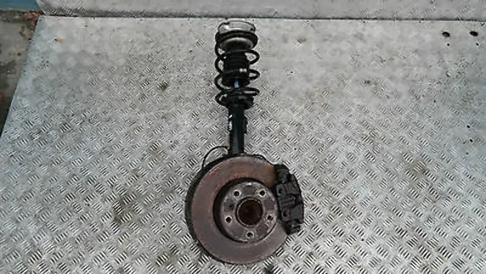 BMW E81 120i N43 LEFT FRONT SPRING STRUT HUB LEG BRAKE COMPLETE SUSPENSION 