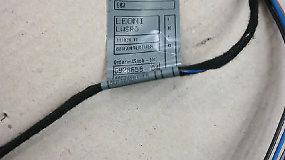 BMW 1 Series E87 LCI Front left door wiring loom harness N/S 6928656