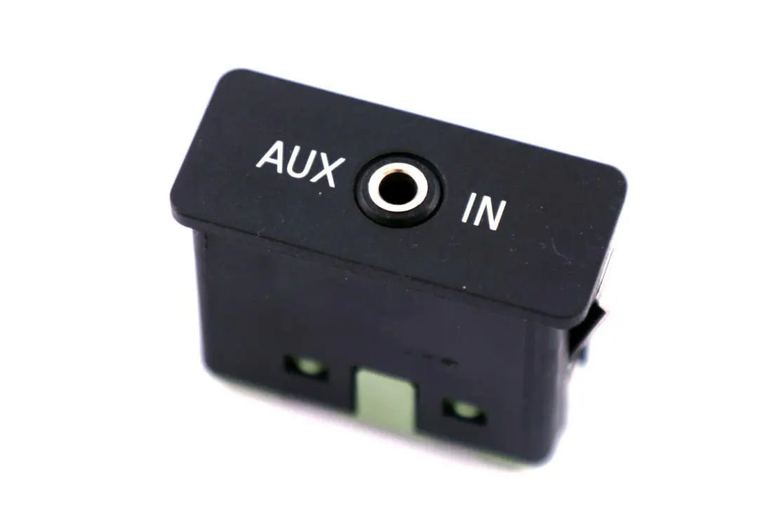 BMW X3 E60 E61 E81 E87 E90 F10 Audio Aux In Socket Plug