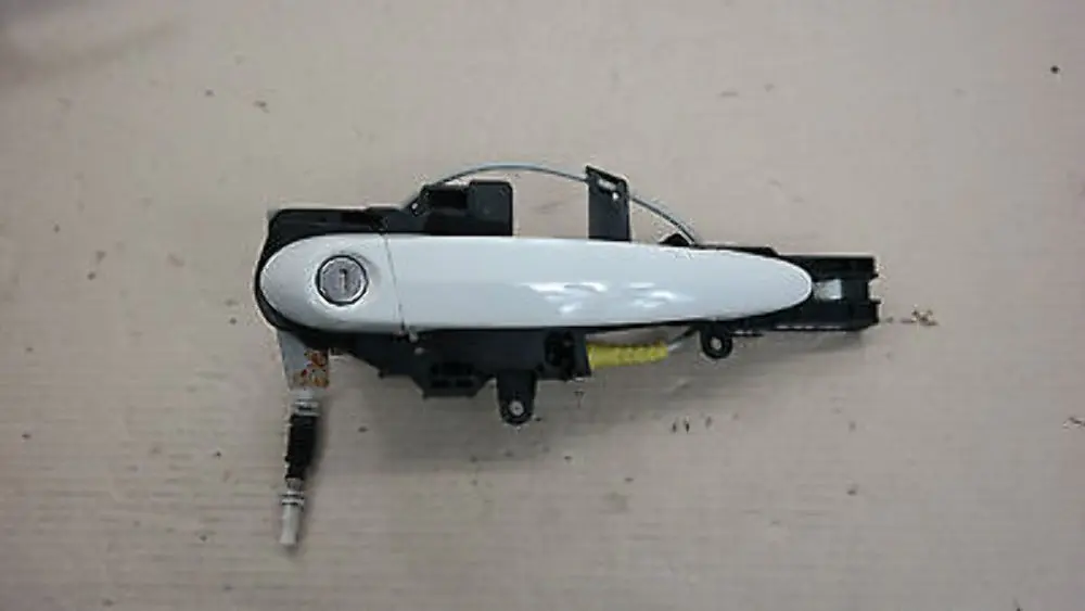 BMW 1 Series E81 E87 Complete front right grab handle O/S Alpinweiss III White