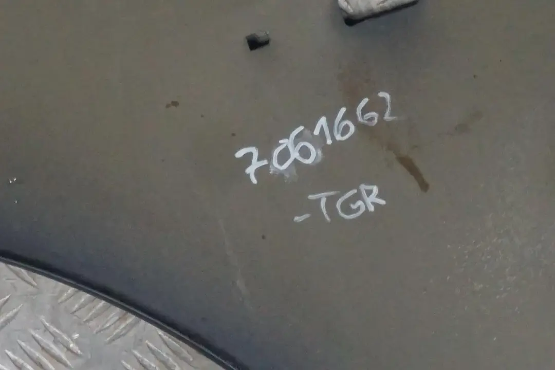 Błotnik prawy przód przedni Titangrau BMW E65 - SKU 7061662-TGR - Numer Części 7061662