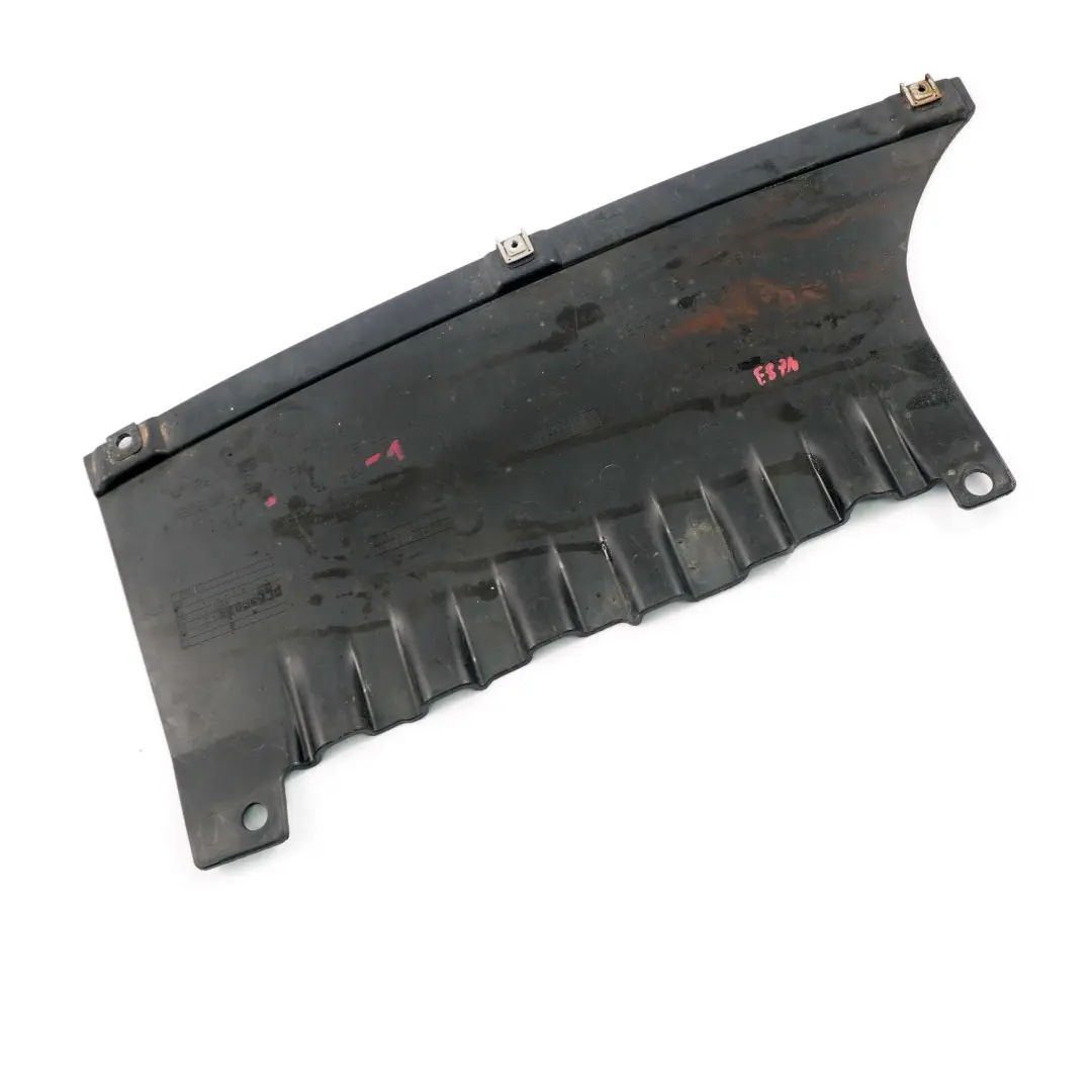 BMW E81 E82 E87 E88 LCI Parachoques trasero Bajo Panel Cubierta 7118162