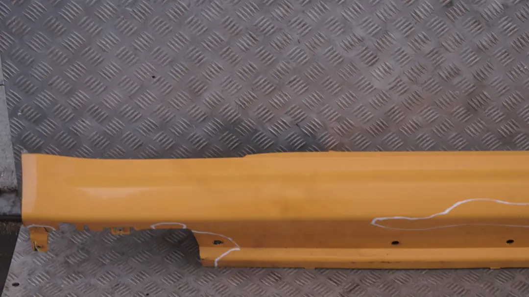 Mini Cooper R56 R57 Derecho O / Sill Faldon Puerta Lado Cubierta Mellow Yellow