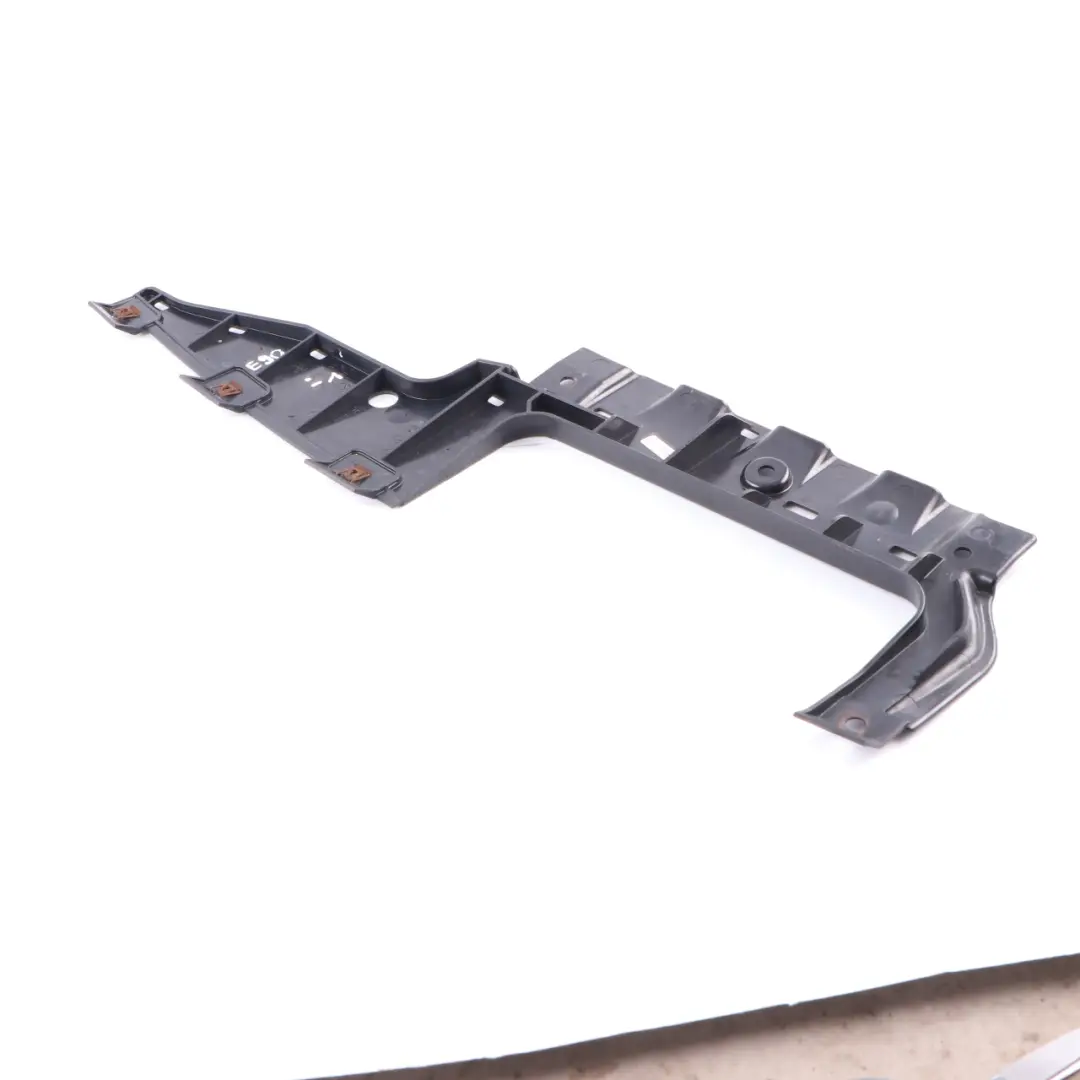 BMW E90 E91 Guide Bottom Centre Rear Bumper Guide 51127163847 7163847
